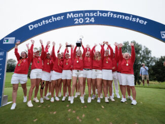 24 08 04 Bild 1 Die Damen des Hamburger GC Falkenstein kroenen ihre perfekte Saison mit dem Titelgewinn. Foto DGV Stefan Heigl 326x245 - POKALE GEHEN NACH HAMBURG UND NACH ST. LEON ROT