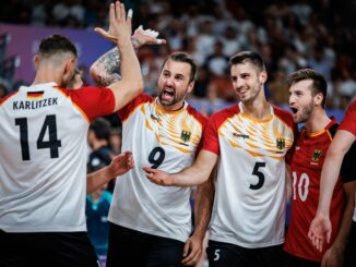 Olympia GER USA 1 volleyballworld 326x245 - GRUPPEN FÜR DIE VOLLEYBALL-WM 2025 DER MÄNNER AUSGELOST